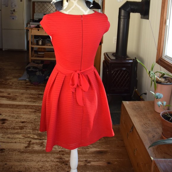 Super girly swirl dress (with POCKETS!) - Picture 4 of 8